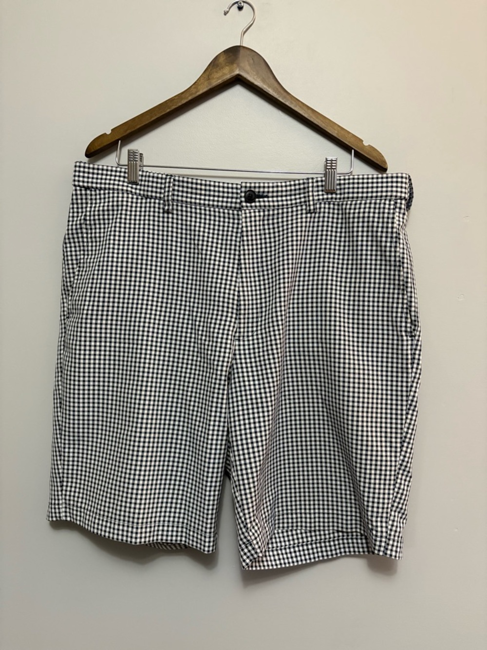 Haggar Black & White Shorts Size 38
